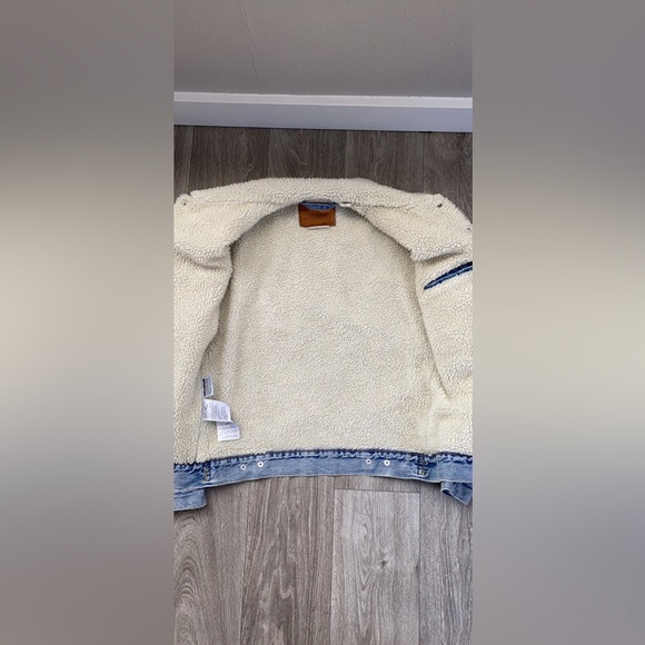 Levis Sherpa Denim Jacket - Picture 2 of 3